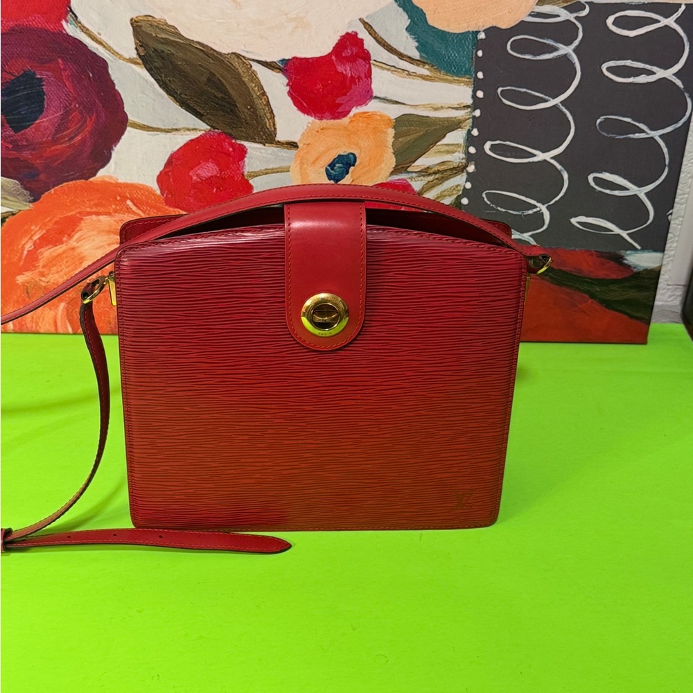 Louis Vuitton Epi Shoulder bag Elegant Red Designer Women's Bag. - Picture 10 of 14